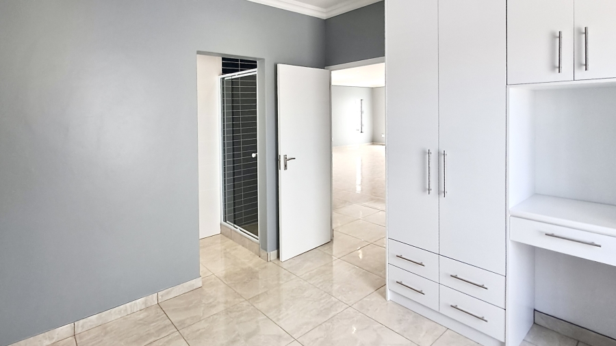 3 Bedroom Property for Sale in Golden Mile Western Cape